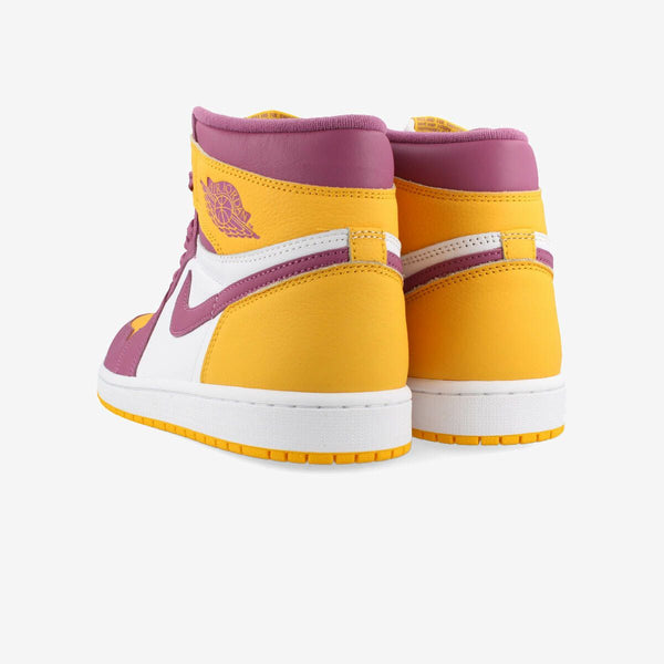 NIKE AIR JORDAN 1 RETRO HIGH OG UNIVERSITY GOLD/LIGHT BORDEAUX/WHITE 【BROTHERHOOD】