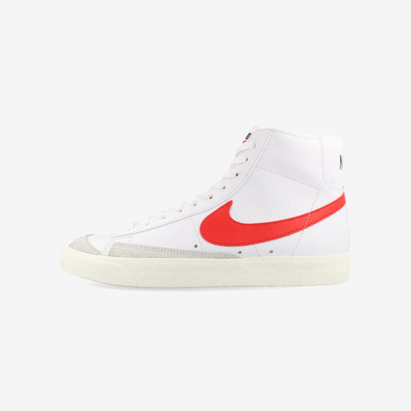 NIKE BLAZER MID '77 VINTAGE WHITE/HABANERO RED/MEDIUM BLUE/SAIL