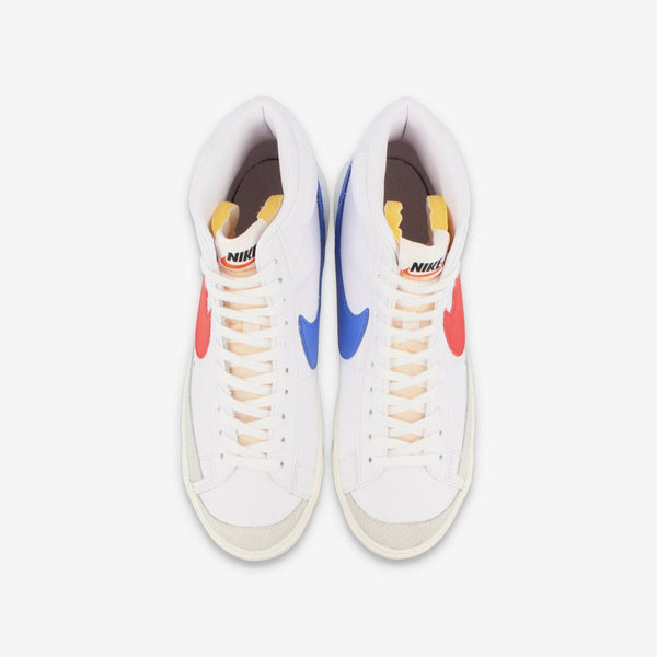 NIKE BLAZER MID '77 VINTAGE WHITE/HABANERO RED/MEDIUM BLUE/SAIL