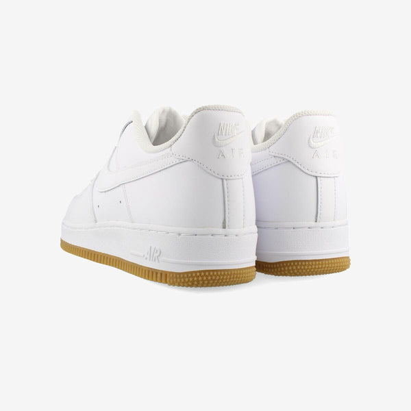 NIKE AIR FORCE 1 '07 WHITE/WHITE/GUM LIGHT BROWN