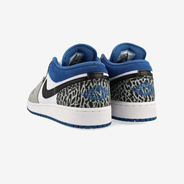 NIKE AIR JORDAN 1 LOW SE GS WHITE/DARK MARINA BLUE/BLACK/CEMENT GREY 【TRUE BLUE】