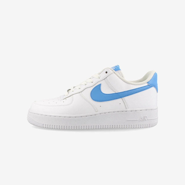 NIKE WMNS AIR FORCE 1 '07 NEXT NATURE WHITE/UNIVERSITY BLUE