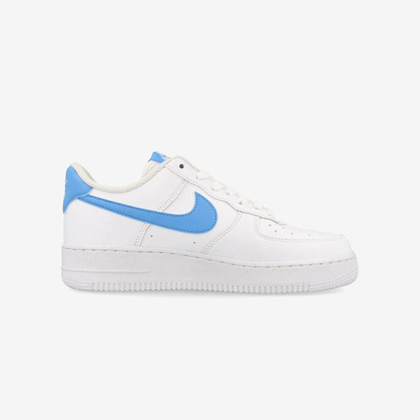 NIKE WMNS AIR FORCE 1 '07 NEXT NATURE WHITE/UNIVERSITY BLUE