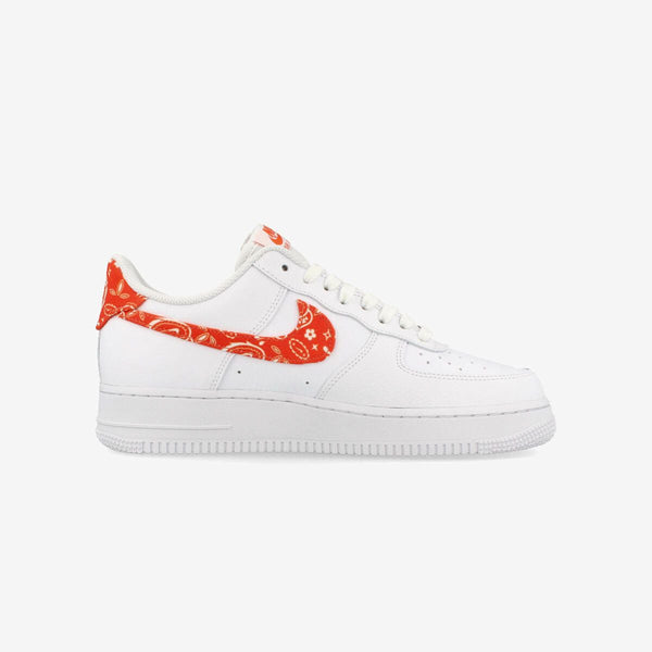 NIKE WMNS AIR FORCE 1 '07 ESSENTIALS WHITE/RUSH ORANGE/WHITE [PAISLEY]