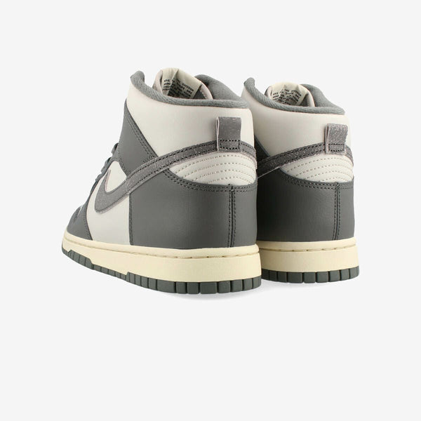 NIKE DUNK HI RETRO SE VNTG LIGHT BONE/TUMBLED GREY