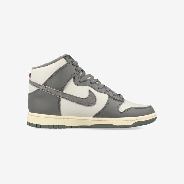 NIKE DUNK HI RETRO SE VNTG LIGHT BONE/TUMBLED GREY