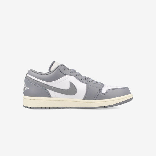 NIKE AIR JORDAN 1 LOW STEALTH/WHITE/SAIL [VINTAGE GRAY]