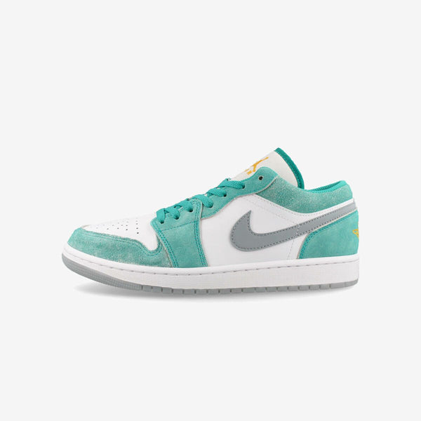 NIKE AIR JORDAN 1 LOW SE NEW EMERALD/WHITE/LIGHT STEEL GRAY