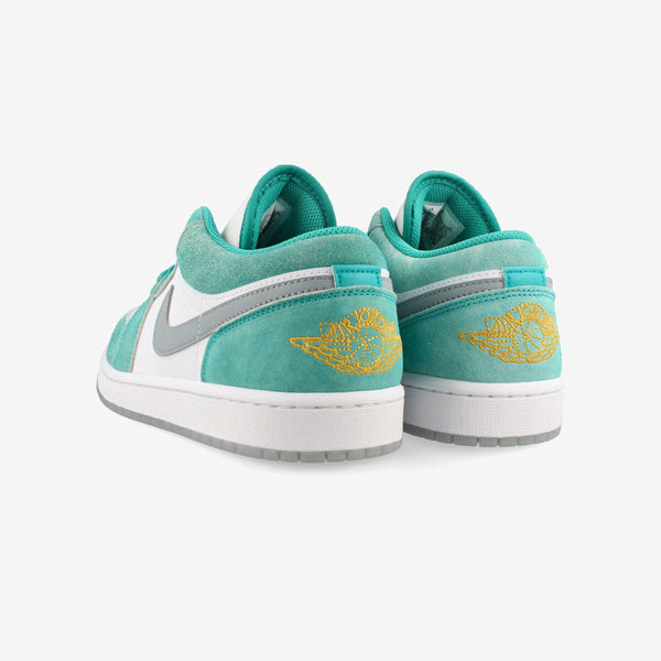 NIKE AIR JORDAN 1 LOW SE NEW EMERALD/WHITE/LIGHT STEEL GRAY