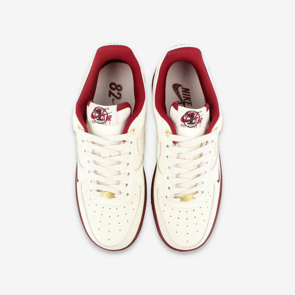 NIKE WMNS AIR FORCE 1 '07 SE SAIL/TEAM RED/METALLIC GOLD/BLACK