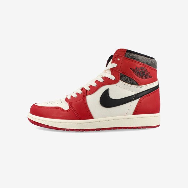 NIKE AIR JORDAN 1 RETRO HIGH OG VARSITY RED/BLACK/SAIL/MUSLIN [CHICAGO LOST &amp; FOUND]