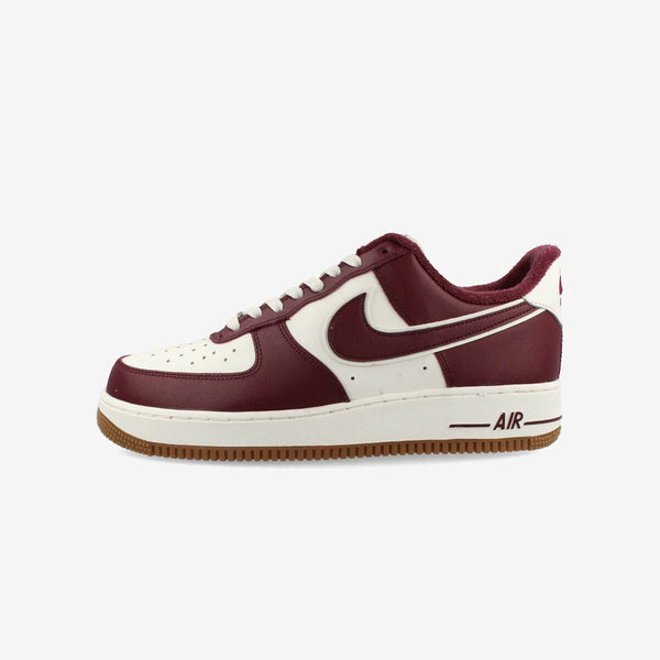 NIKE AIR FORCE 1 '07 LV8 SAIL/NIGHT MAROON/GUM MED BROWN