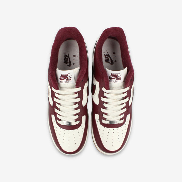 NIKE AIR FORCE 1 '07 LV8 SAIL/NIGHT MAROON/GUM MED BROWN