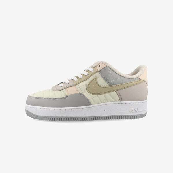 NIKE WMNS AIR FORCE 1 '07 NEXT NATURE LIGHT BONE/LIMESTONE/LIGHT IRON ORE