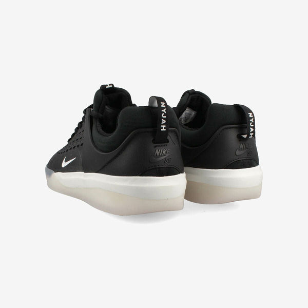 NIKE SB NYJAH 3 BLACK/BLACK/SUMMIT WHITE/WHITE