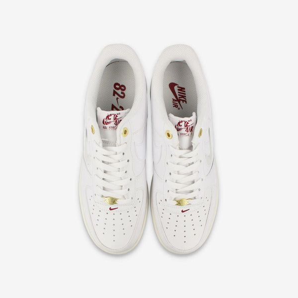 NIKE AIR FORCE 1 '07 PRM WHITE/WHITE/SAIL/TEAM RED