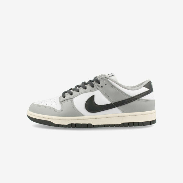 NIKE WMNS DUNK LOW WHITE/LIGHT SMOKE GREY/SAIL/IRON GREY