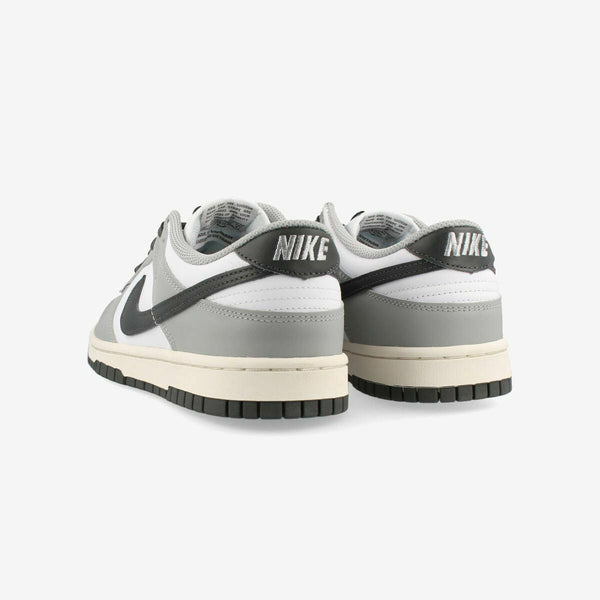 NIKE WMNS DUNK LOW WHITE/LIGHT SMOKE GREY/SAIL/IRON GREY