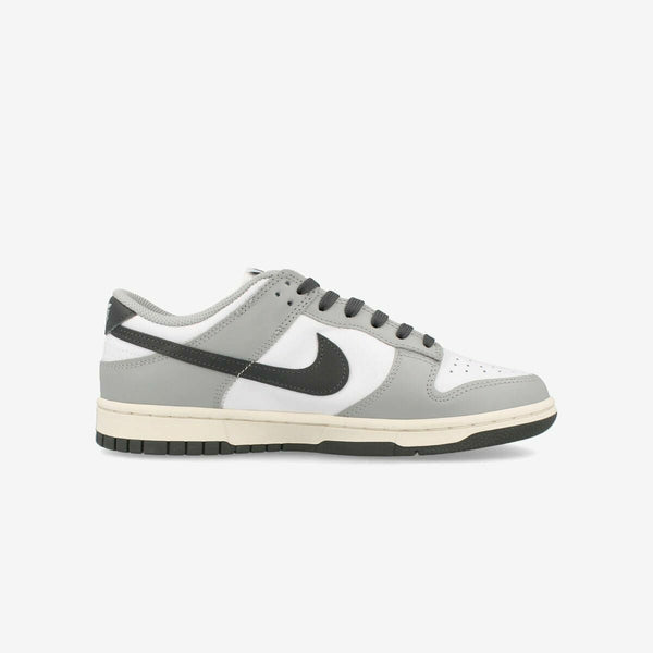 NIKE WMNS DUNK LOW WHITE/LIGHT SMOKE GREY/SAIL/IRON GREY