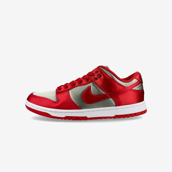 NIKE WMNS DUNK LOW ESSENTIAL 【UNLV】 MEDIUM GREY/VARSITY RED/WHITE