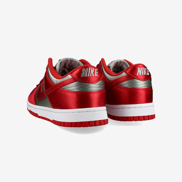 NIKE WMNS DUNK LOW ESSENTIAL 【UNLV】 MEDIUM GREY/VARSITY RED/WHITE