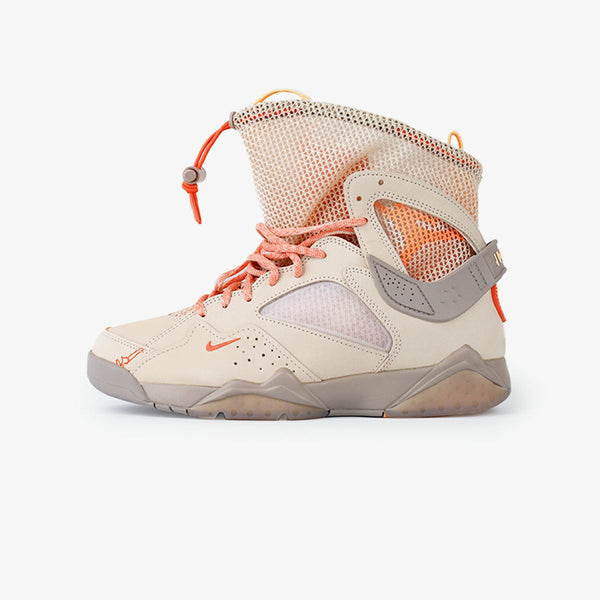 NIKE WMNS AIR JORDAN 7 RETRO SP SANDDRIFT/PEACH CREAM/MALT/TURF ORANGE