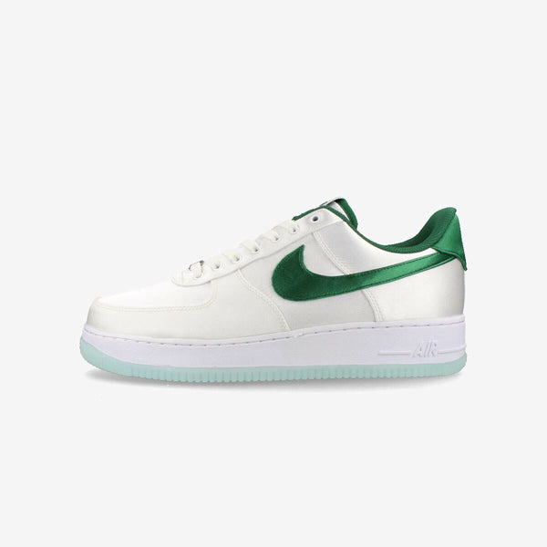 NIKE WMNS AIR FORCE 1 '07 ESSENTIALS WHITE/SPORT GREEN/ICE/SPORT GREEN