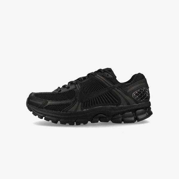 NIKE ZOOM VOMERO 5 BLACK/BLACK