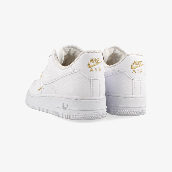 NIKE WMNS AIR FORCE 1 '07 ESSENTIAL WHITE/WHITE/METALLIC GOLD