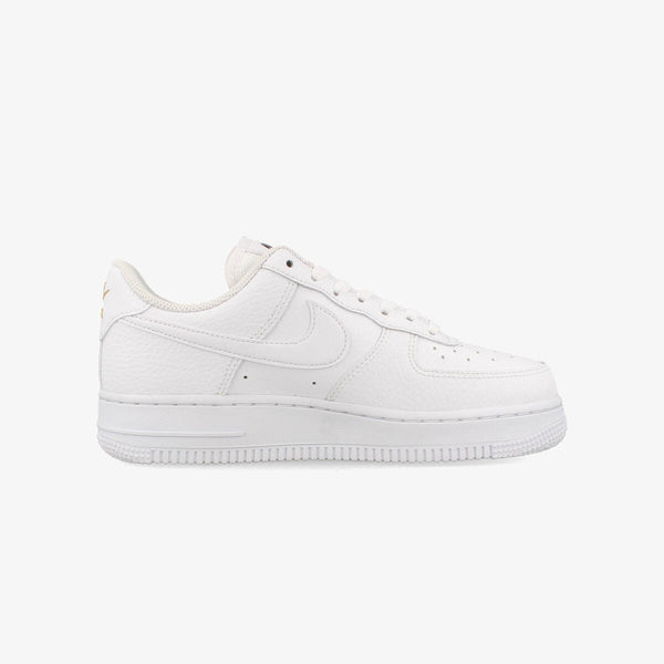 NIKE WMNS AIR FORCE 1 '07 ESSENTIAL WHITE/WHITE/METALLIC GOLD