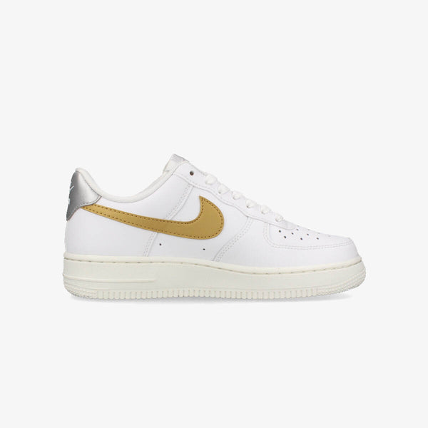 NIKE WMNS AIR FORCE 1 '07 WHITE/METALLIC GOLD