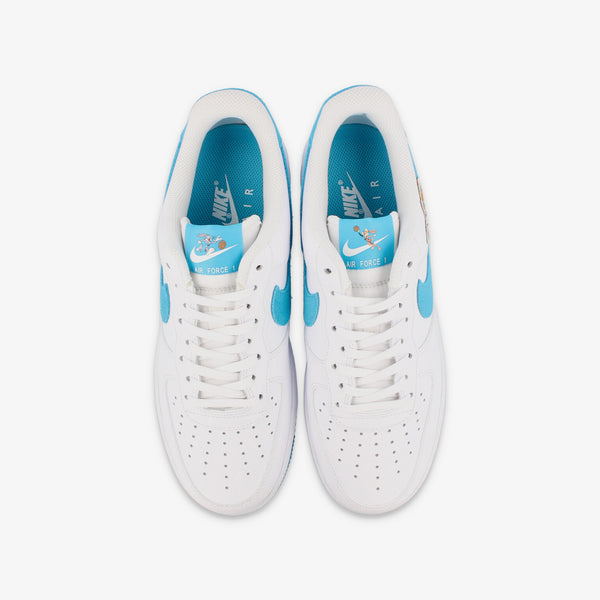 NIKE AIR FORCE 1 '07 WHITE/LIGHT BLUE/FURY WHITE [SPACE PLAYERS]