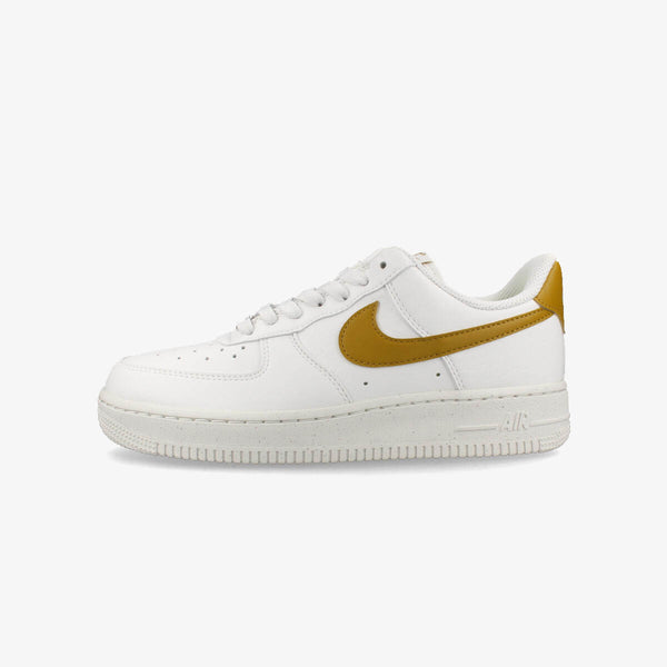 NIKE WMNS AIR FORCE 1 '07 NEXT NATURE SUMMIT WHITE/BRONZINE/METALLIC SILVER