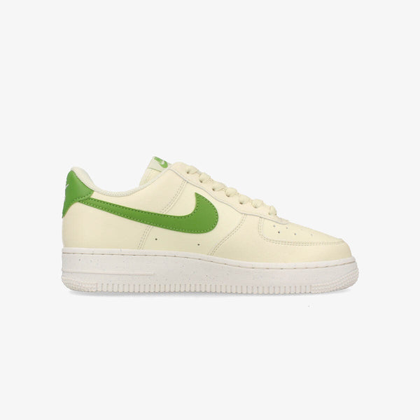 NIKE WMNS AIR FORCE 1 '07 NEXT NATURE COCONUT MILK/SAIL/VOLT/CHLOROPHYLL