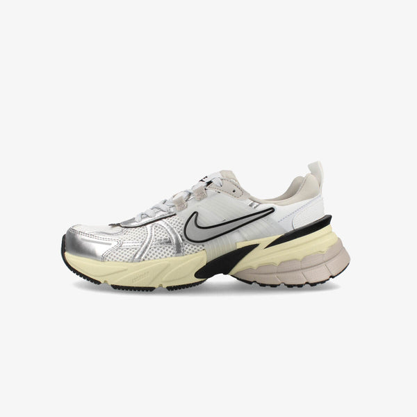 NIKE WMNS V2K RUN SUMMIT WHITE/METALLIC SILVER