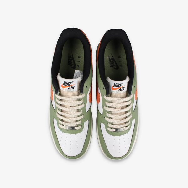 NIKE AIR FORCE 1 '07 OIL GREEN/WHITE/SAIL/SAFETY ORANGE