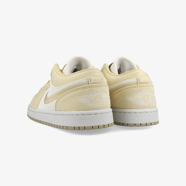 NIKE WMNS AIR JORDAN 1 LOW SE TEAM GOLD/SAIL