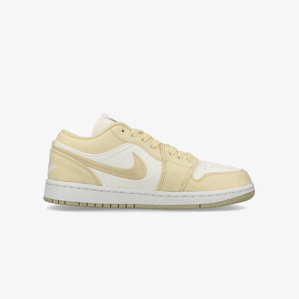 NIKE WMNS AIR JORDAN 1 LOW SE TEAM GOLD/SAIL