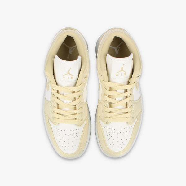 NIKE WMNS AIR JORDAN 1 LOW SE TEAM GOLD/SAIL