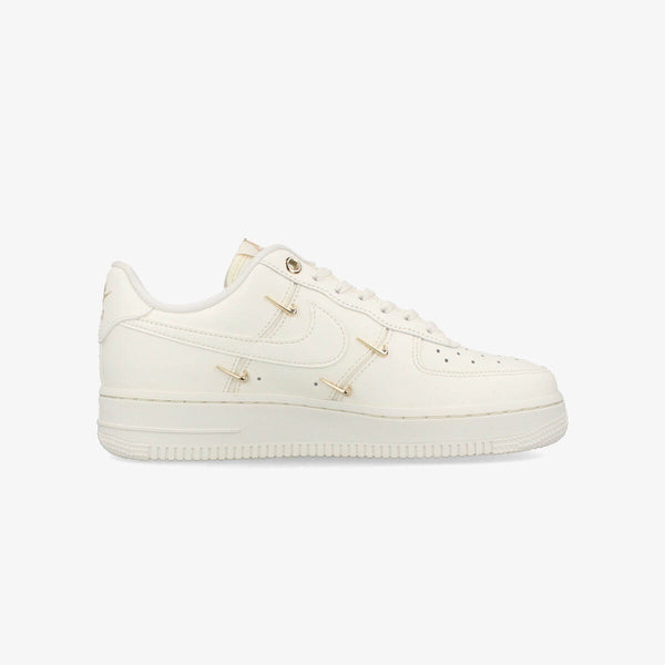 NIKE WMNS AIR FORCE 1 '07 LX SAIL/SAIL/METALLIC GOLD