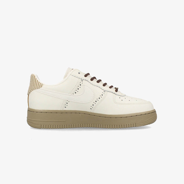 NIKE WMNS AIR FORCE 1 '07 LX 【BROGUE】 SAIL/SAIL/KHAKI/CACAO WOW