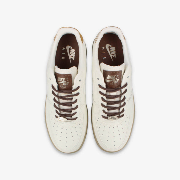 NIKE WMNS AIR FORCE 1 '07 LX 【BROGUE】 SAIL/SAIL/KHAKI/CACAO WOW