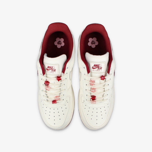 NIKE WMNS AIR FORCE 1 LOW '07 SE PRM 【VALENTINE'S DAY】 SAIL/TEAM RED/MEDIUM SOFT PINK/GYM RED